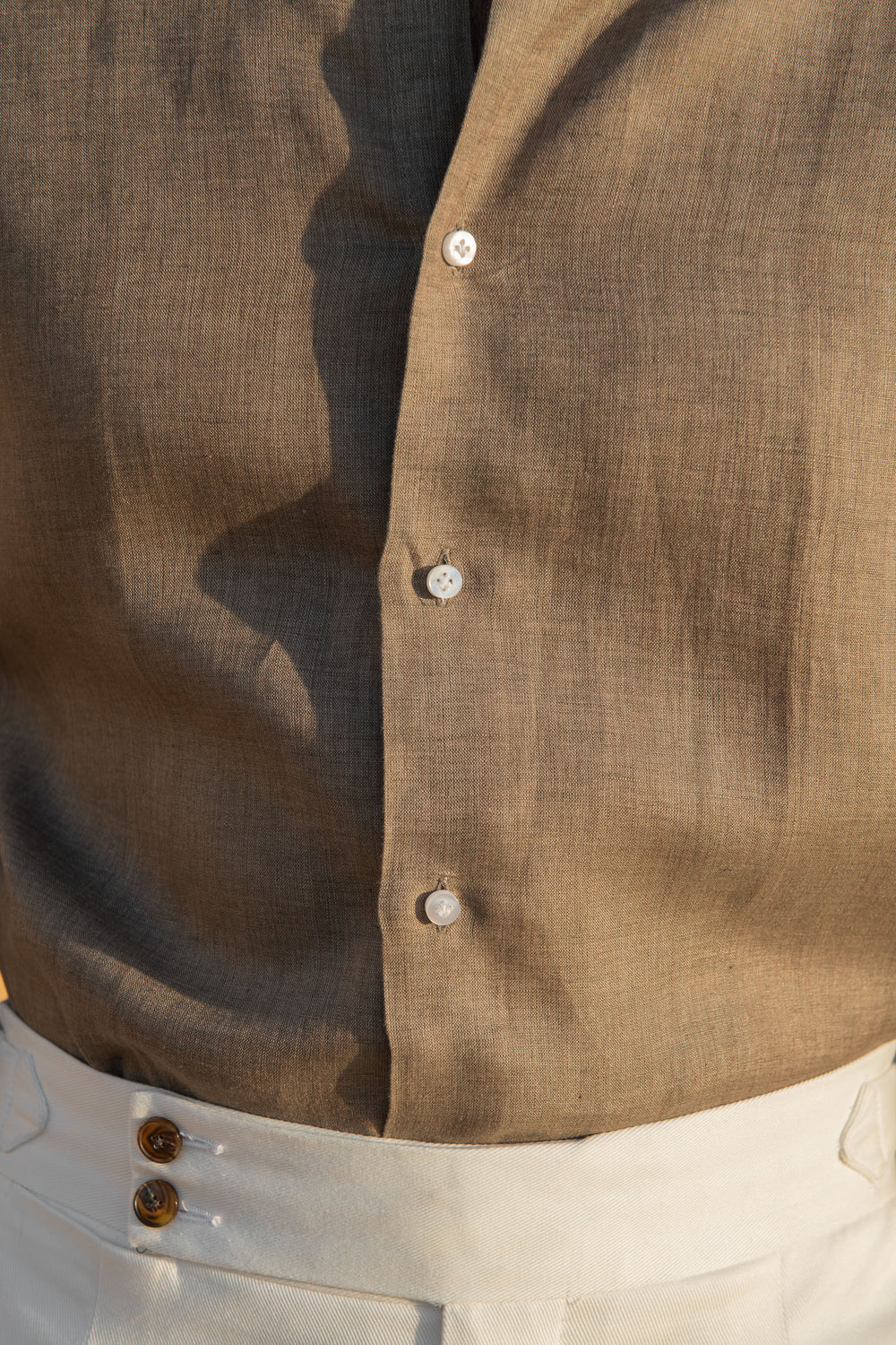 military green linen shirt, Dark Green  Button Down linen summer shirt, Green Button Down linen shirt, Fango Men Button Down Linen shirt,  Button Down Military Green Linen shirt, Chemise en lin vert militaire, Chemise d'été en lin vert foncé à boutons, Chemise en lin vert militaire à boutons, camicia di lino verde militare, camicia estiva di lino Button Down verde scuro, camicia di lino Button Down verde, camicia di lino Button Down Fango Uomo, camicia di lino verde militare Button Down,