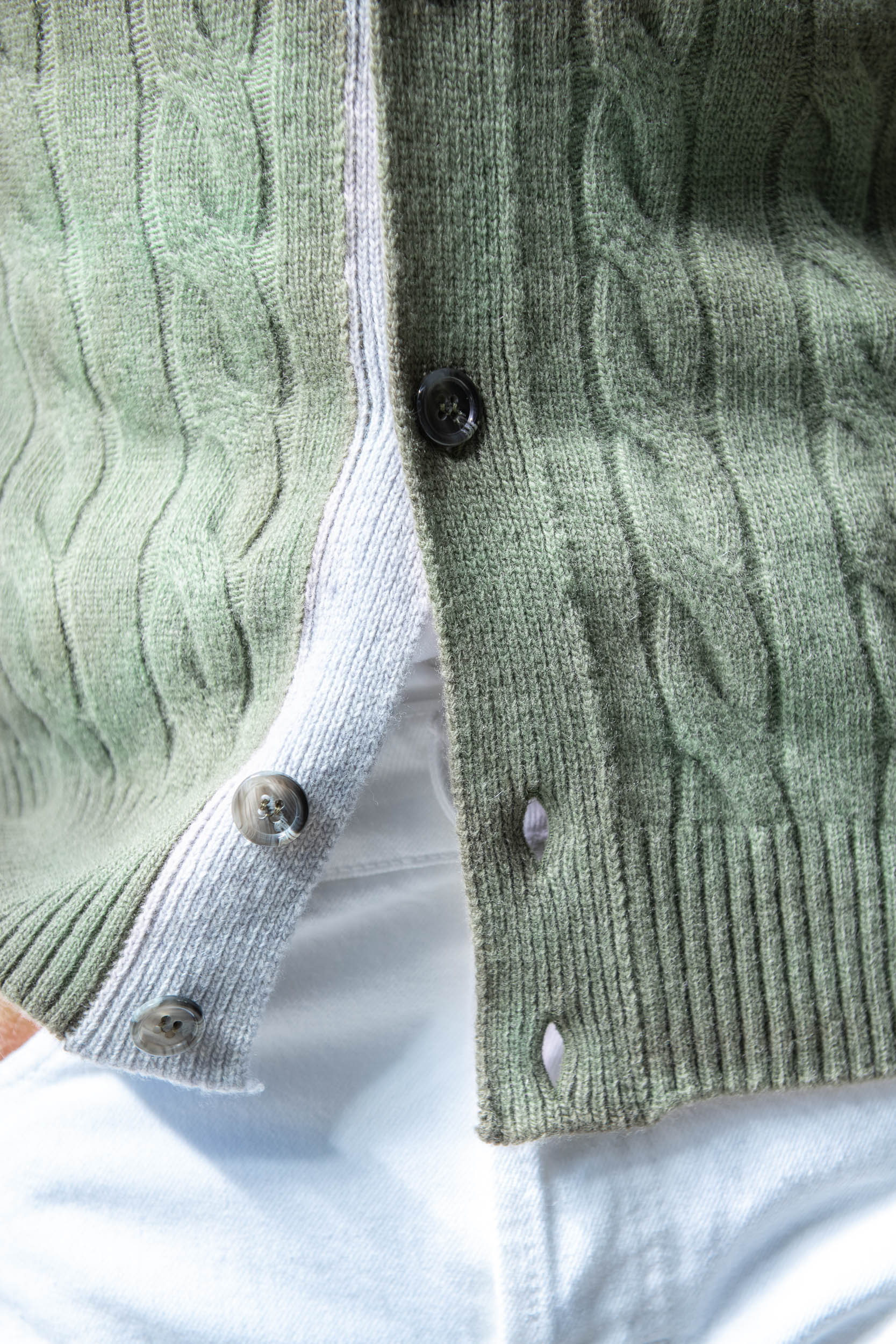 green cardigan, green winter cardigan for men, cardigan for men, cardigan vert pour homme, cardigan vert, light green cardigan, mint cardigan, cardigan sage , cardigan sage , cardigan sage torsadé, cardigan sage torsadé, cardigan sage laine cachemire, cardigan sage laine cachemire, cardigan sage a cavi, cardigan salvia, cardigan salvia, cardigan salvia in lana cashmere, cardigan salvia in lana cashmere,