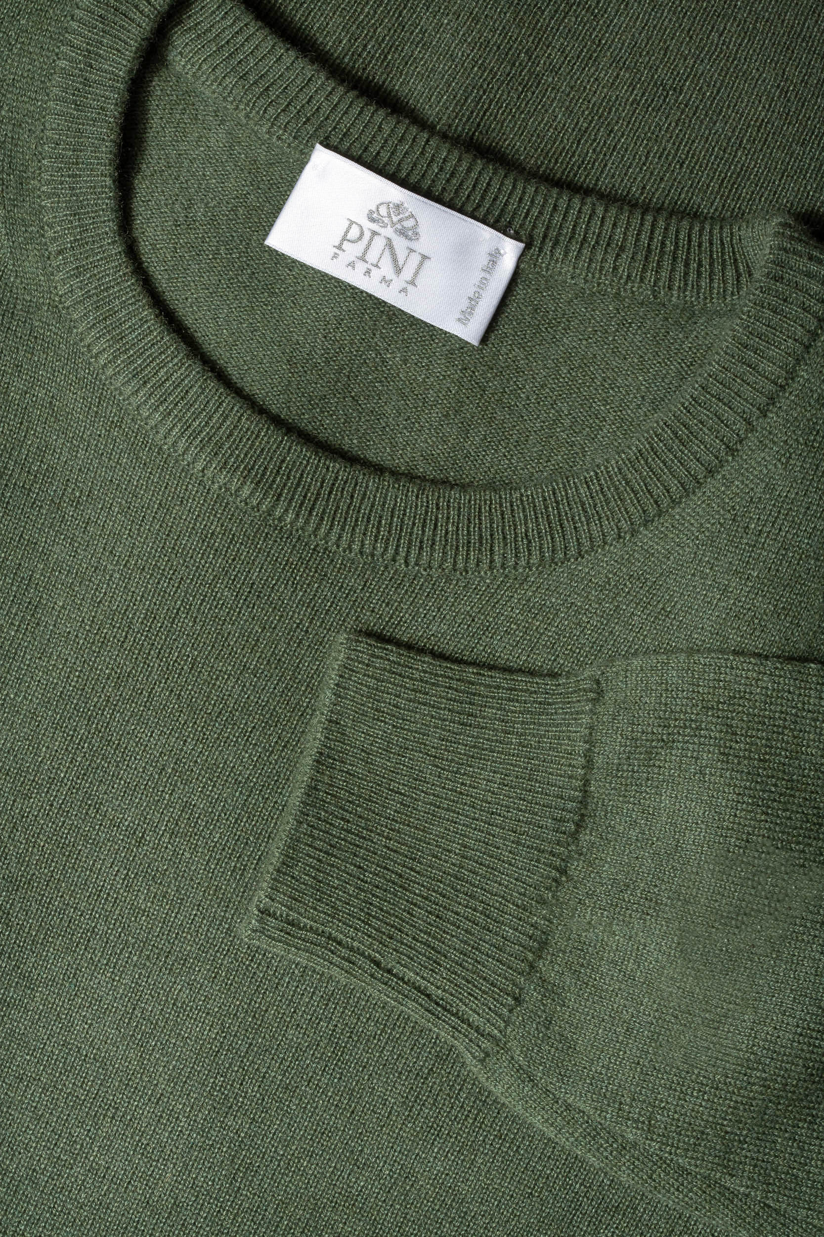 Cashmere roundneck, italian style, green roundneck, green cashmere roundneck, green knit, italian roundneck, Girocollo in cashmere, stile italiano, girocollo verde, girocollo in cashmere verde, maglia verde, girocollo italiano,  Col rond en cachemire, style italien, col rond vert, col rond en cachemire vert, maille verte, col rond italien, 
