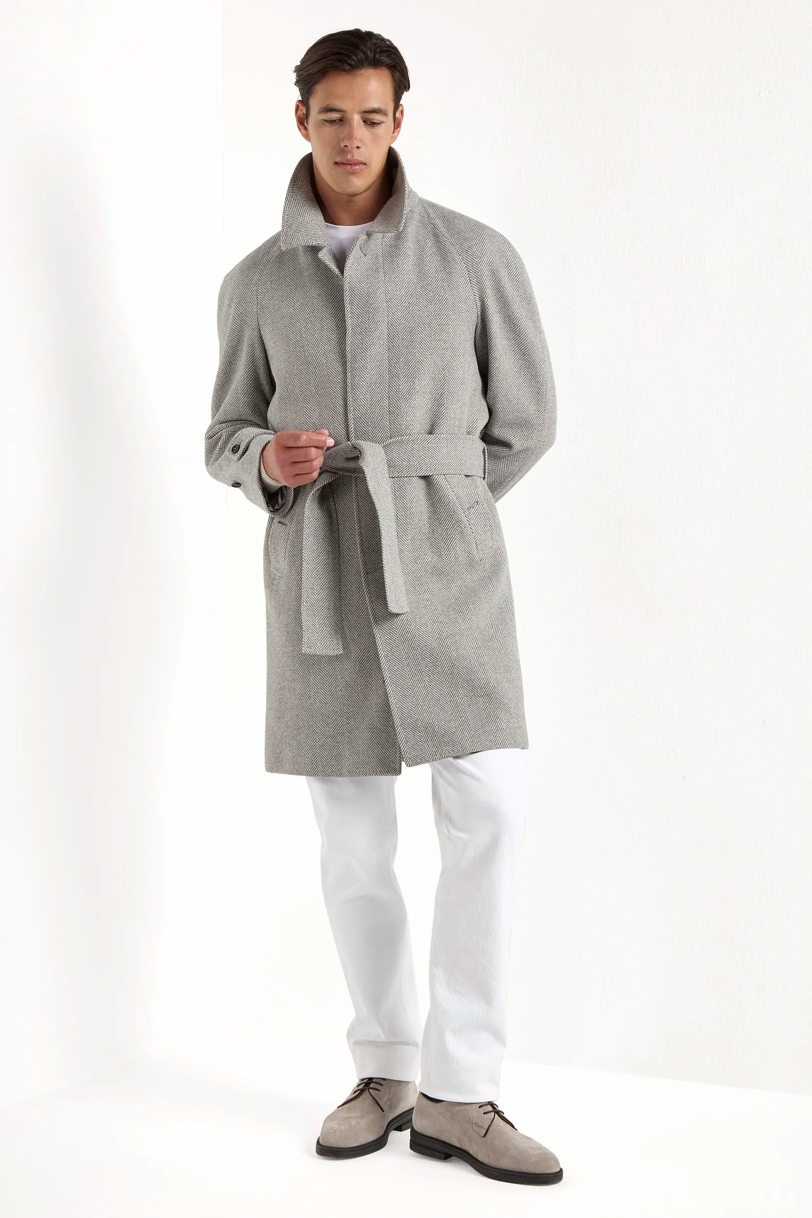 Grey Coat, Italian Wool Coat, Grey Raglan Coat, Italian Herringbone Coat, Wool and Cashmere Coat, Men wool grey coat, Manteau gris, Manteau italien en laine, Manteau gris raglan, Manteau italien à chevrons, Manteau en laine et cachemire, Manteau gris en laine pour homme, Cappotto grigio, cappotto di lana italiano, cappotto raglan grigio, cappotto italiano a spina di pesce, cappotto di lana e cashmere, cappotto di lana grigio da uomo