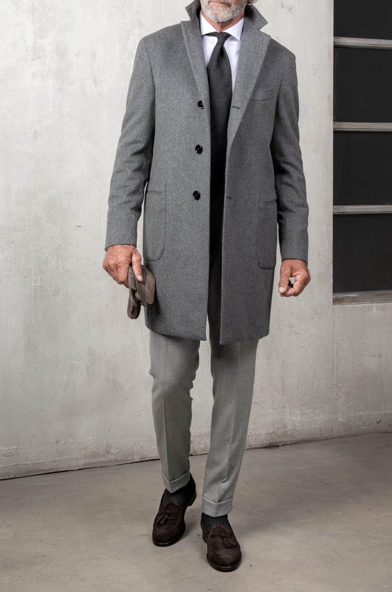 grey coat, grey overcoat, grey wool coat, grey wool coat for men, grey coat Loro Piana wool, grey wool Loro Piana overcoat, classic men's overcoat, pardessus gris, pardessus gris laine Loro Piana, pardessus gris homme, manteau classique homme, manteau classique gris, manteau formel homme, manteau formel gris, formal men coat, formal overcoat, formal grey coat