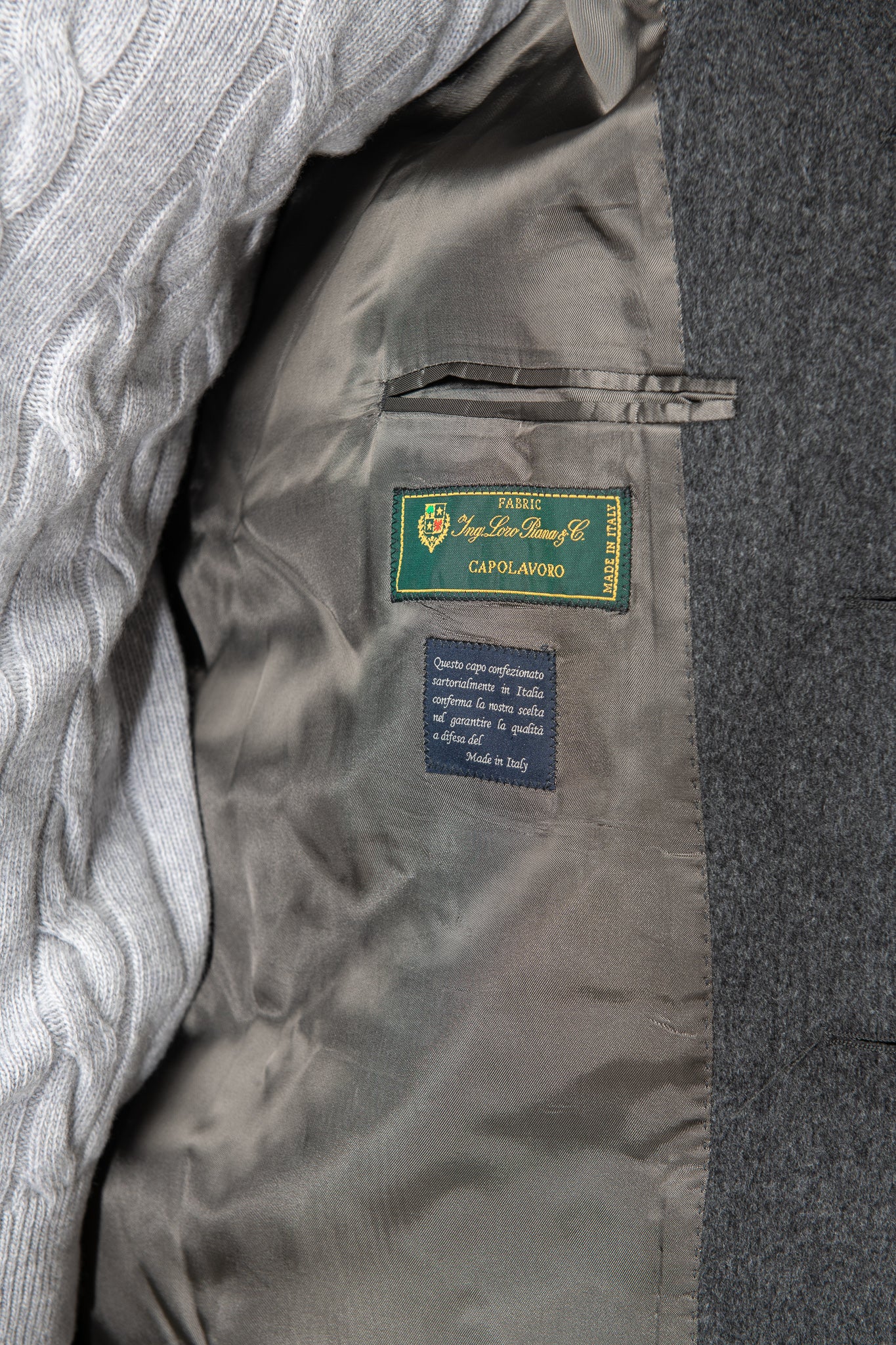 Cappotto raglan grigio in lana Loro Piana – Made in Italy