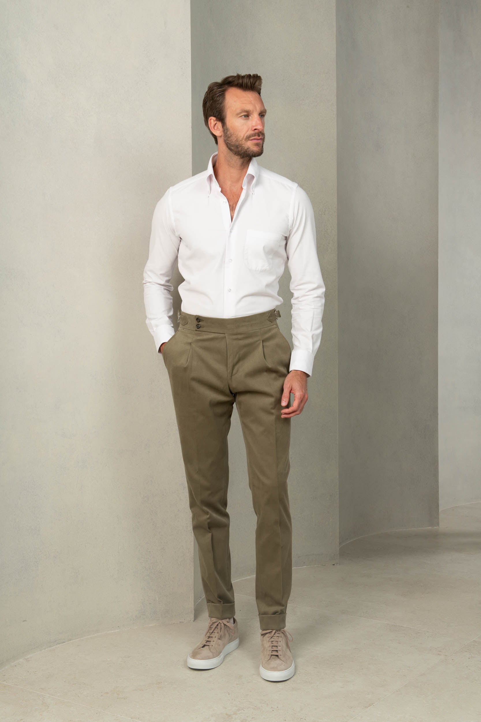 khaki cotton trousers, khaki cotton ghurka trousers, olive green cotton trousers, green cotton trousers, pantalon vert kaki ghurka, pantalon vert en coton, pantalon ghurka vert coton, pantalon vert olive coton