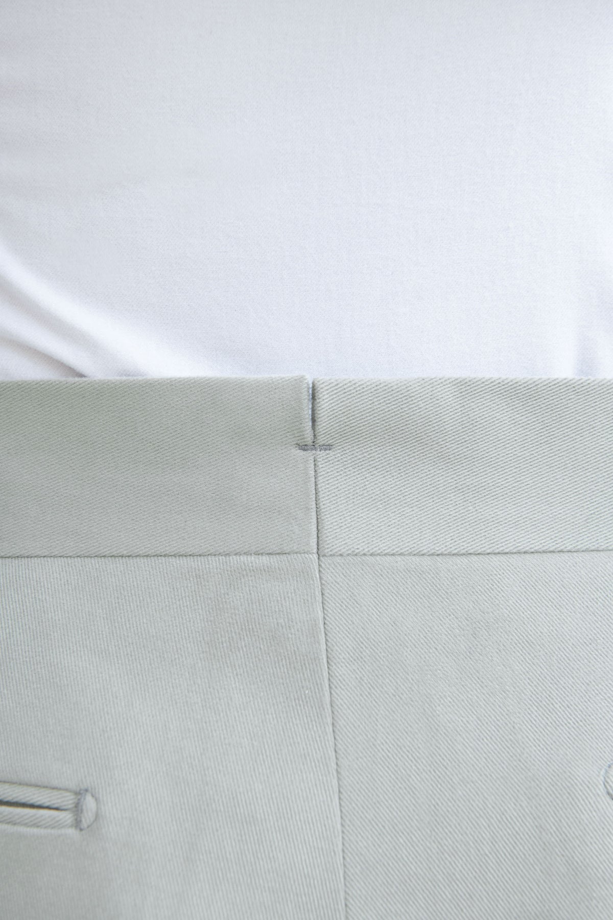Men Cotton Trousers, Italia style cotton trousers, Light Grey High Rise Trousers, High Rise cotton trousers, Pantalon en coton pour homme, pantalon en coton de style italien, pantalon gris clair à taille haute, pantalon en coton à taille haute, Pantaloni da uomo in cotone, pantaloni in cotone stile italiano, pantaloni a vita alta grigio chiaro, pantaloni in cotone a vita alta,