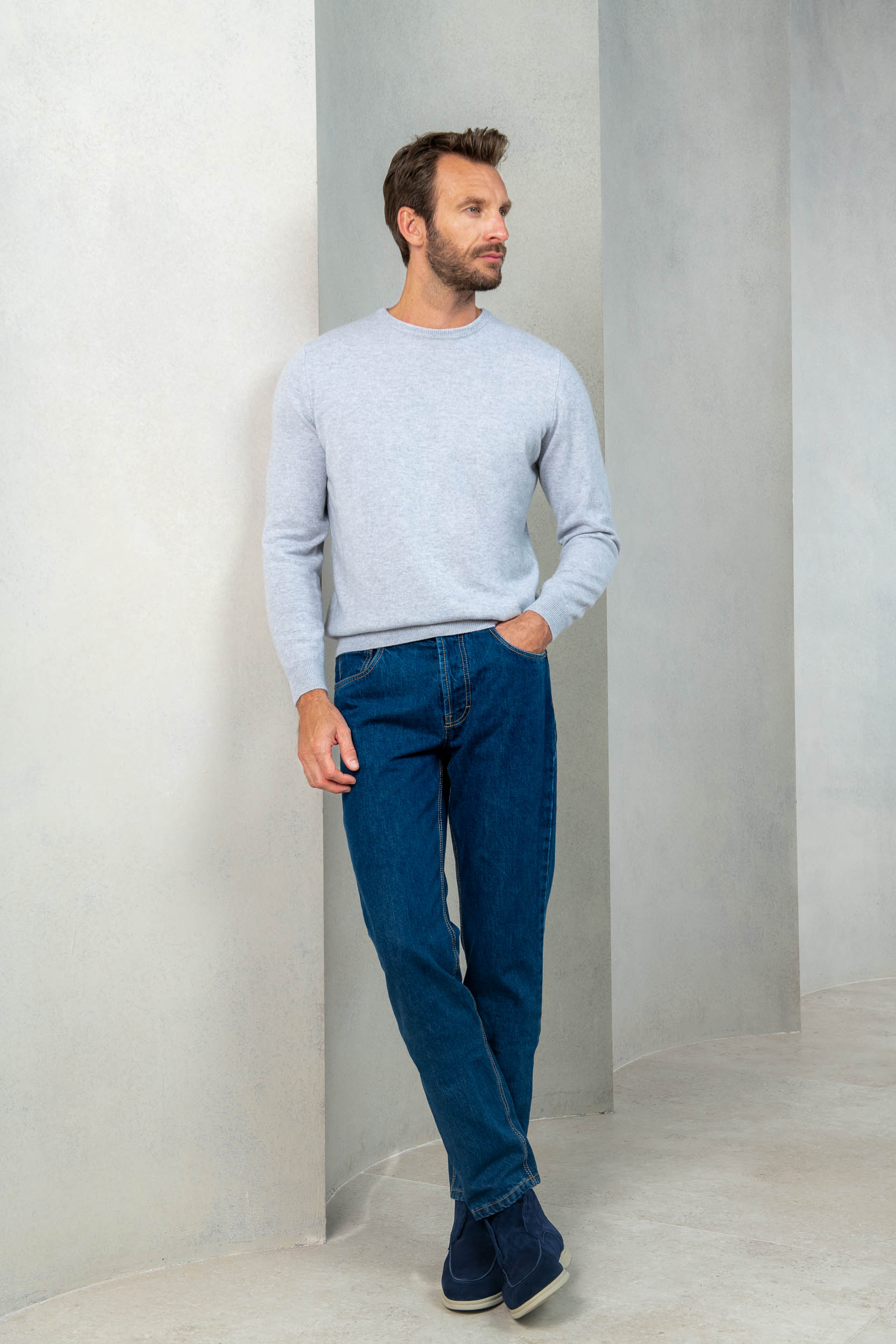 light grey round neck, col rond gris clair, col rond gris clair, grey crewneck, cashmere round neck, grey cashmere roundneck, grey cashmere creweck, light grey cashmere crewneck, col rond cachemire gris clair, col rond cachemire gris, pull cachemire gris clair, pull cachemire gris