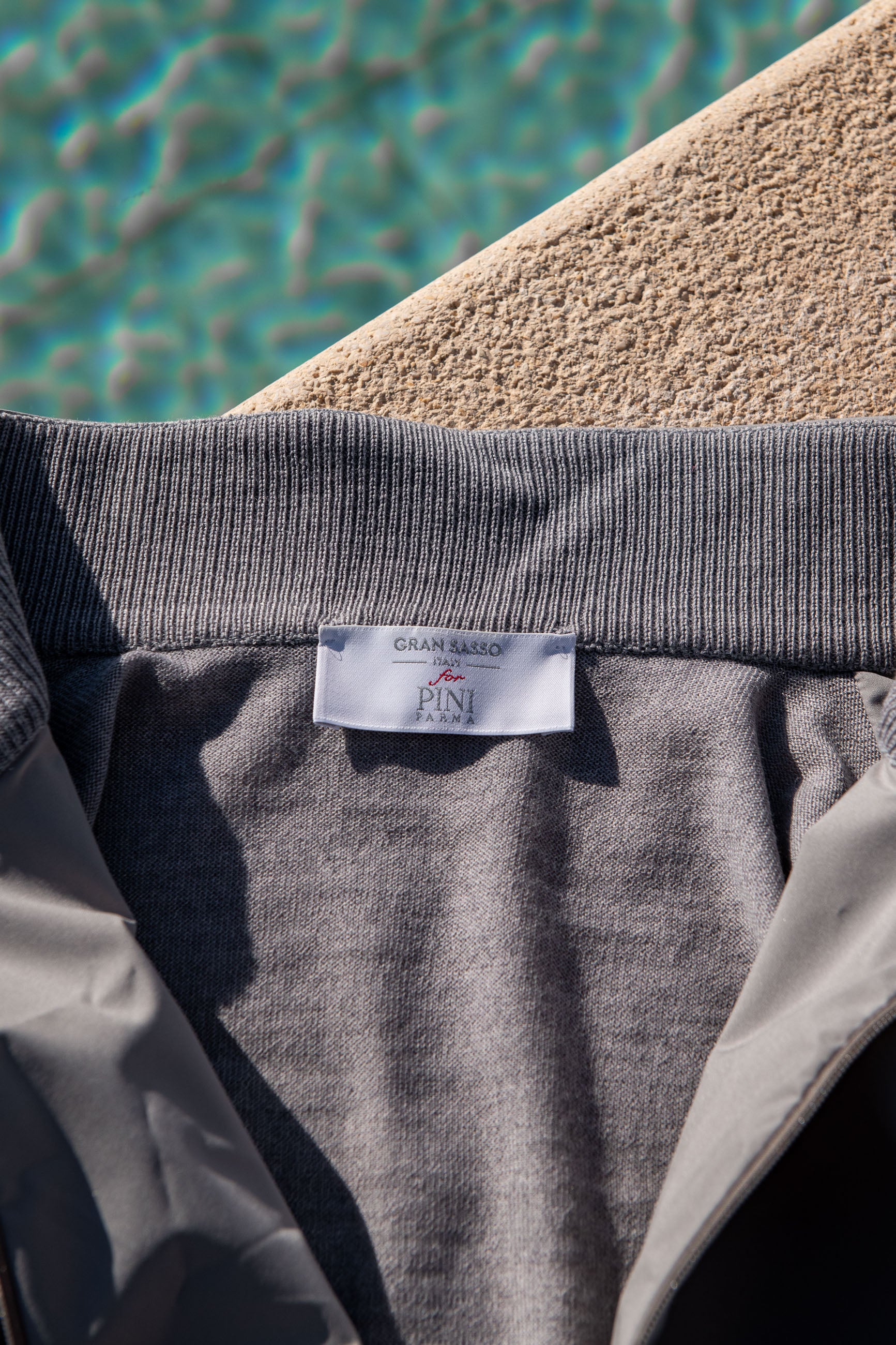 Bomber grigio chiaro in maglia e nylon – Made in Italy