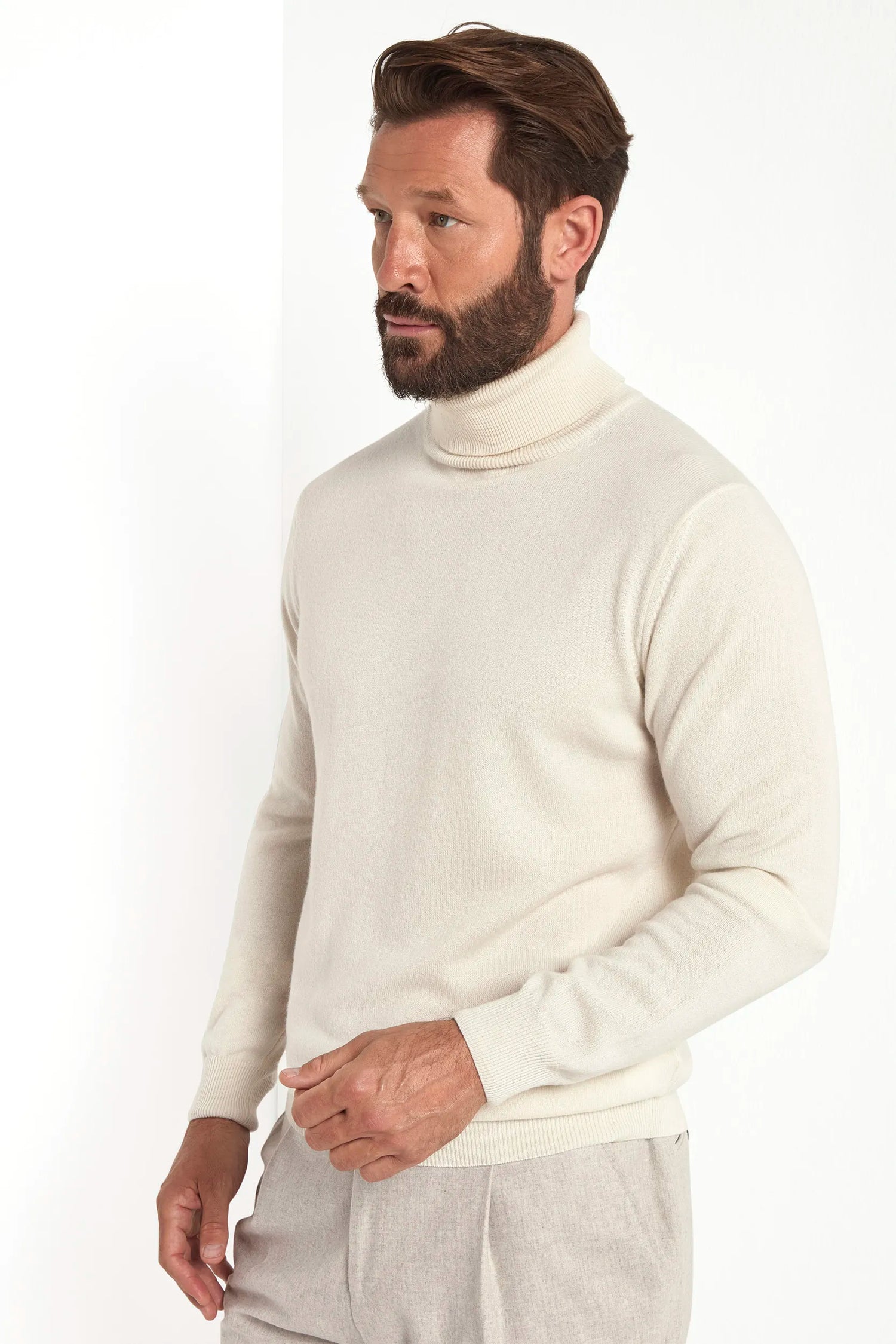 off-white cashmere turtleneck, italian style, made in italy, 100% cashmere turtleneck, luxury cashmere sweater, elegant winter knitwear, refined menswear turtleneck, premium italian sweater, versatile layering turtleneck, fine cashmere knit, tailored cashmere turtleneck, breathable winter sweater, soft cashmere knitwear, upscale cashmere sweater, italian craftsmanship turtleneck, polished winter knit, classic off-white turtleneck, timeless italian sweater, sophisticated cashmere knit, cozy winter cashmere s