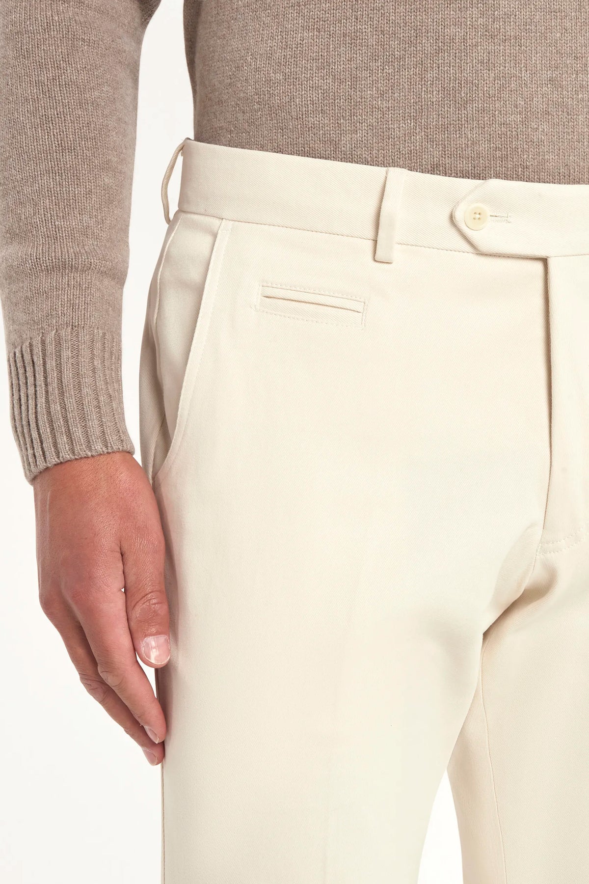 cotton and cashmere trousers, off-white trousers, sartorial trousers, italian style, trousers made in italy, winter trousers, flat front trousers, luxury blend trousers, tailored off-white trousers, cashmere blend trousers, elegant men’s trousers, premium italian trousers, classic flat front trousers, off-white dress trousers, off-white winter pants, italian cashmere blend trousers, off-white smart trousers, off-white formal trousers, italian menswear trousers, off-white chino style trousers