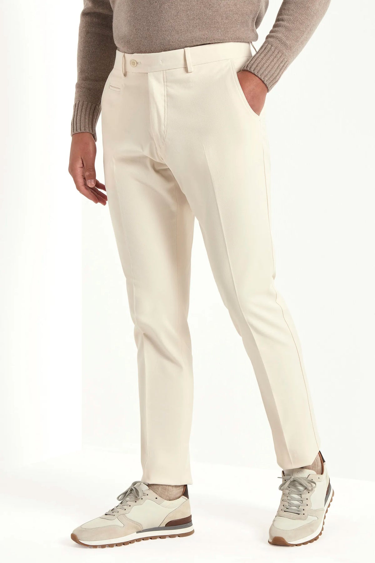 cotton and cashmere trousers, off-white trousers, sartorial trousers, italian style, trousers made in italy, winter trousers, flat front trousers, luxury blend trousers, tailored off-white trousers, cashmere blend trousers, elegant men’s trousers, premium italian trousers, classic flat front trousers, off-white dress trousers, off-white winter pants, italian cashmere blend trousers, off-white smart trousers, off-white formal trousers, italian menswear trousers, off-white chino style trousers