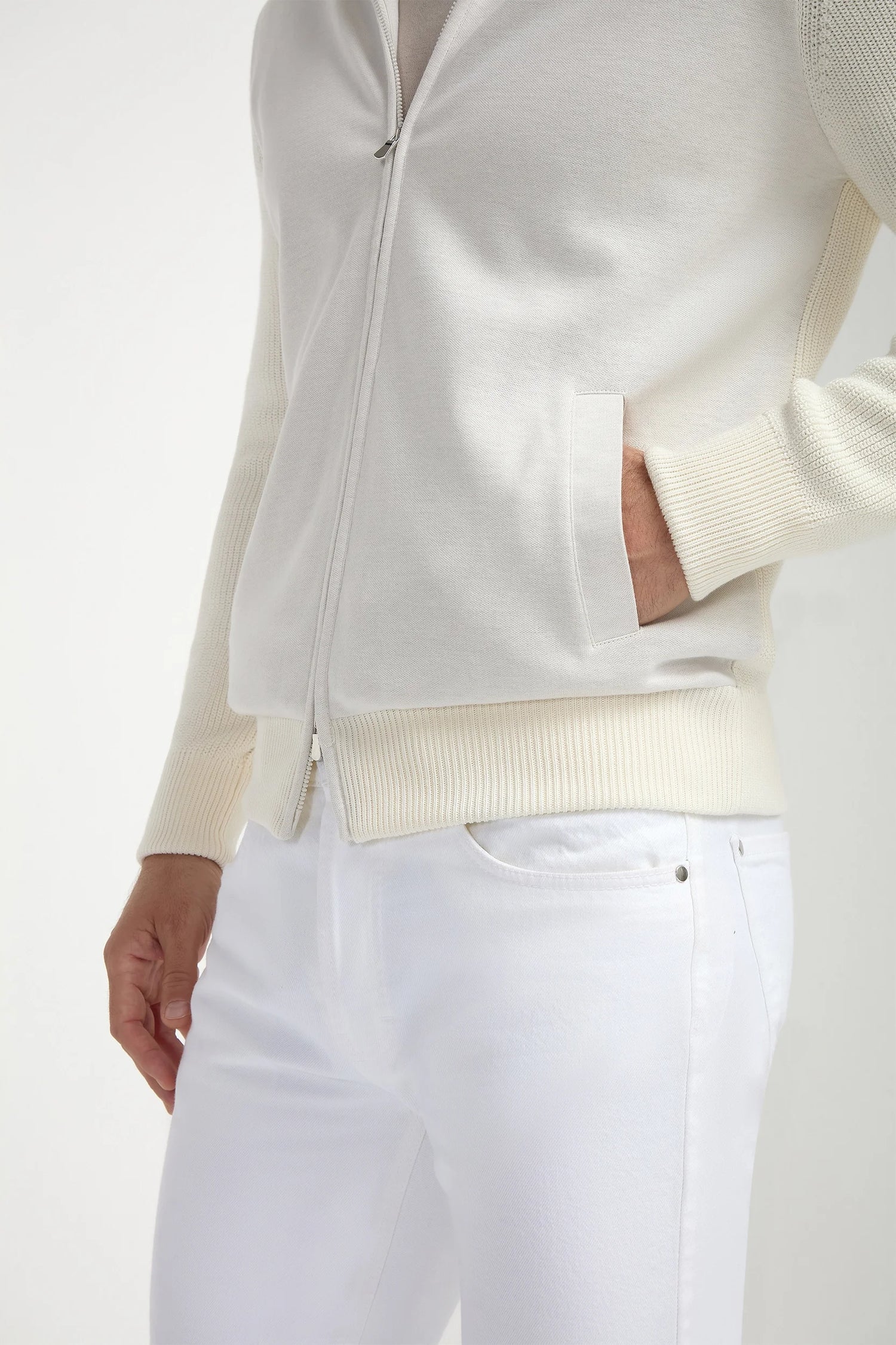 Off-White Ribbed Bomber with Hoodie, men's elegant off-white zip-up bomber, refined ribbed texture, comfortable and breathable, versatile casual and sporty wear, bomber à capuche côtelé blanc cassé pour hommes, veste légère et sophistiquée, confection élégante et respirante, bomber con cappuccio a coste bianco sporco, giacca raffinata e confortevole, abbigliamento casual di classe.