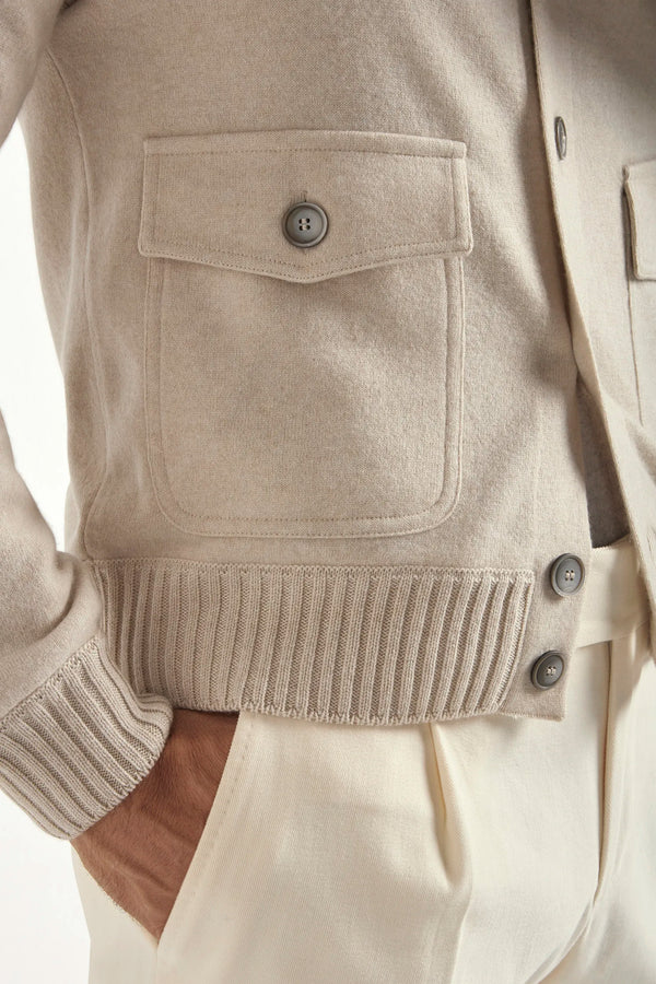 Cashmere Cardigan, Gransasso Cardigan, italian cashmere cardigan, light grey italian cardigan, Cardigan in cashmere, cardigan Gransasso, cardigan in cashmere italiano, cardigan grigio chiaro italiano, Cardigan en cachemire, cardigan Gransasso, cardigan italien en cachemire