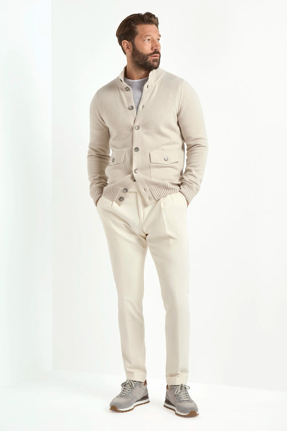 Cashmere Cardigan, Gransasso Cardigan, italian cashmere cardigan, light grey italian cardigan, Cardigan in cashmere, cardigan Gransasso, cardigan in cashmere italiano, cardigan grigio chiaro italiano, Cardigan en cachemire, cardigan Gransasso, cardigan italien en cachemire