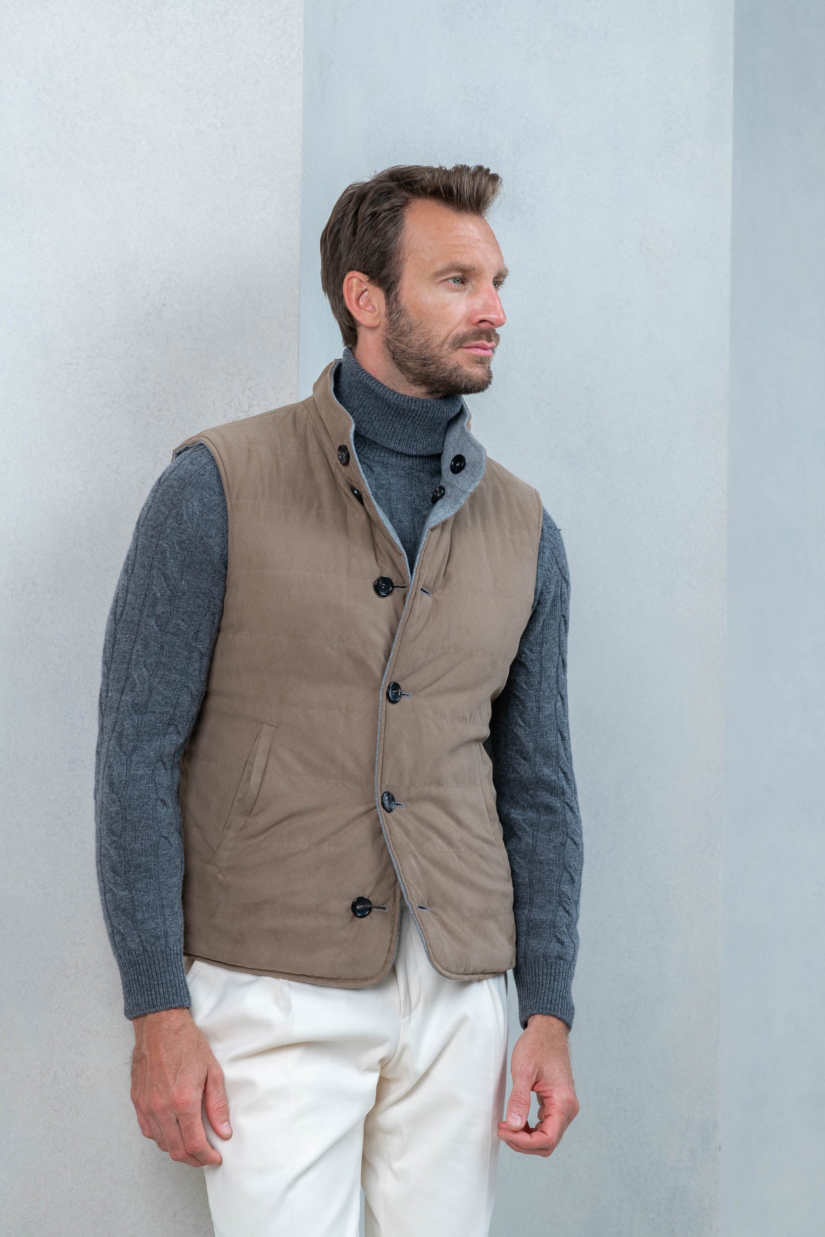 suede taupe vest, taupe down vest, gilet sans manches taupe, gilet sans manches suede taupe