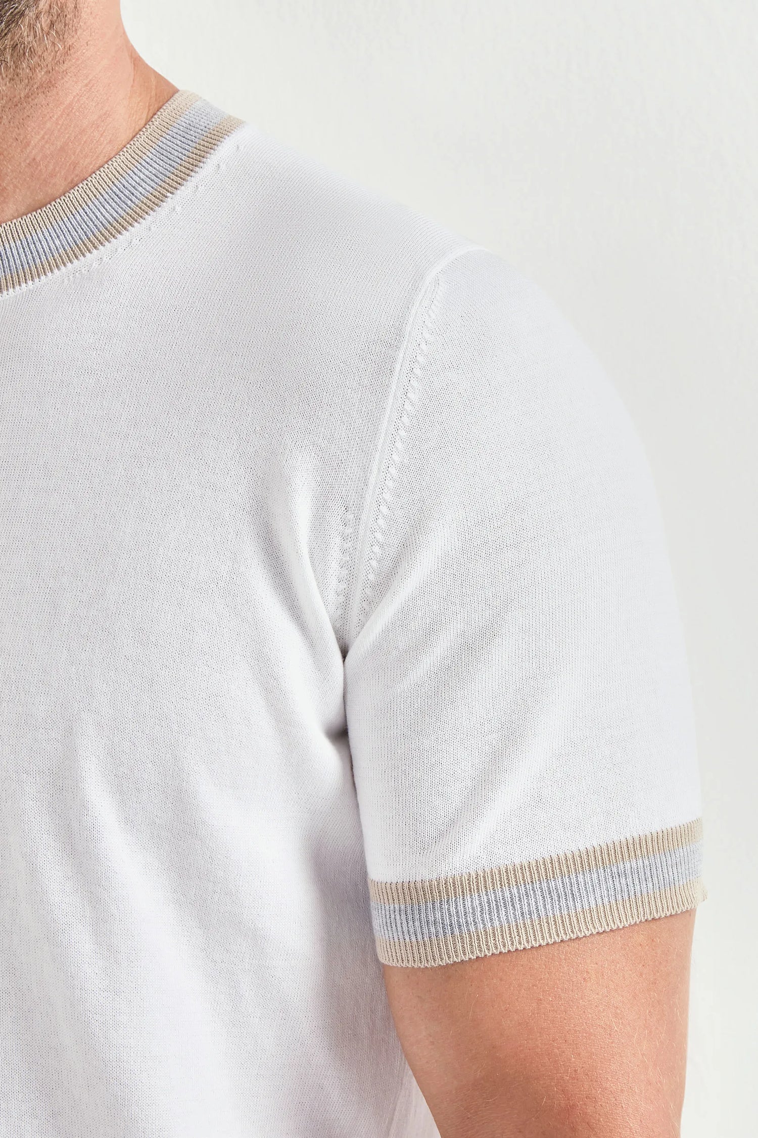 T-shirt blanc en maille à détail rayé - Made in Italy