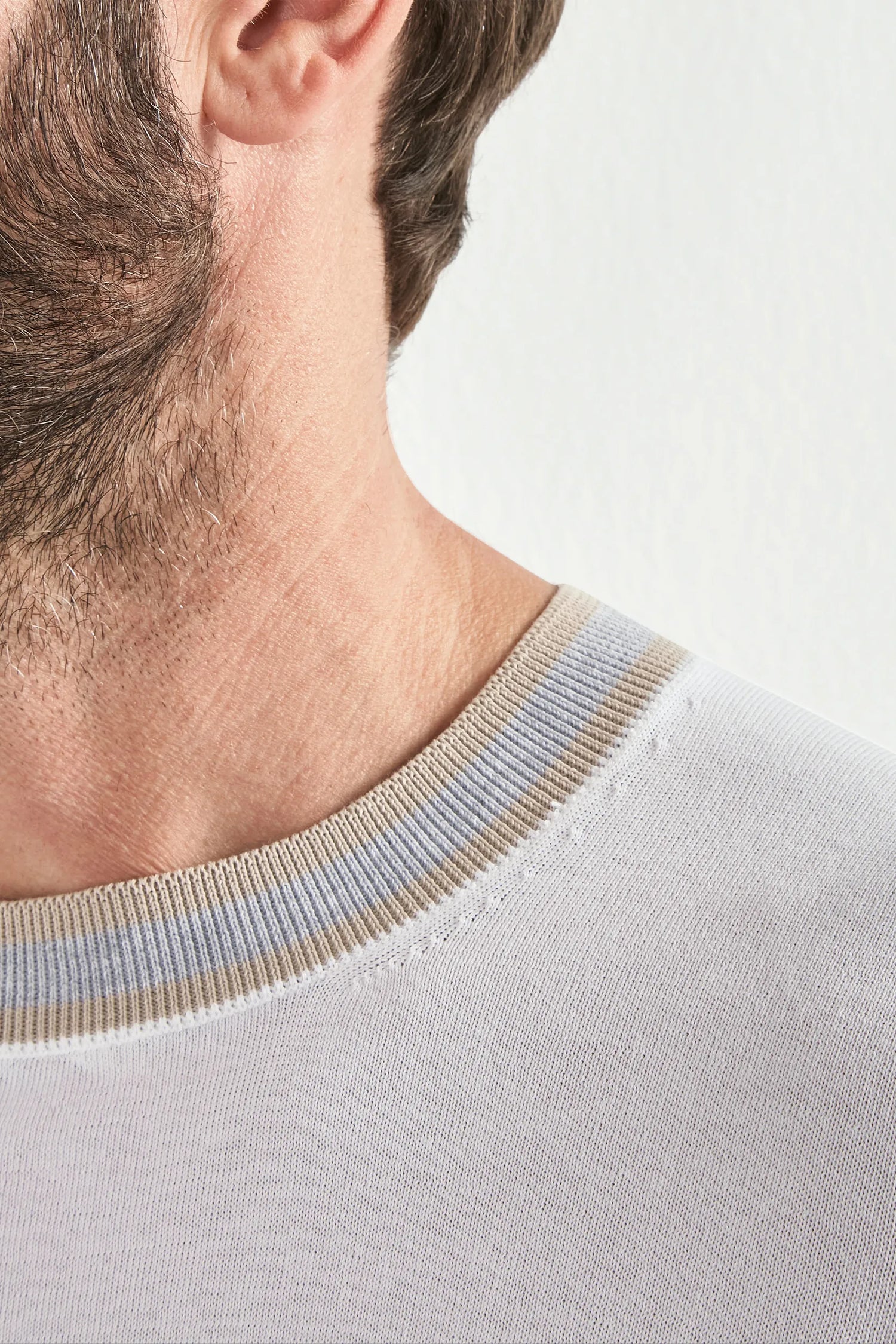 T-shirt blanc en maille à détail rayé - Made in Italy
