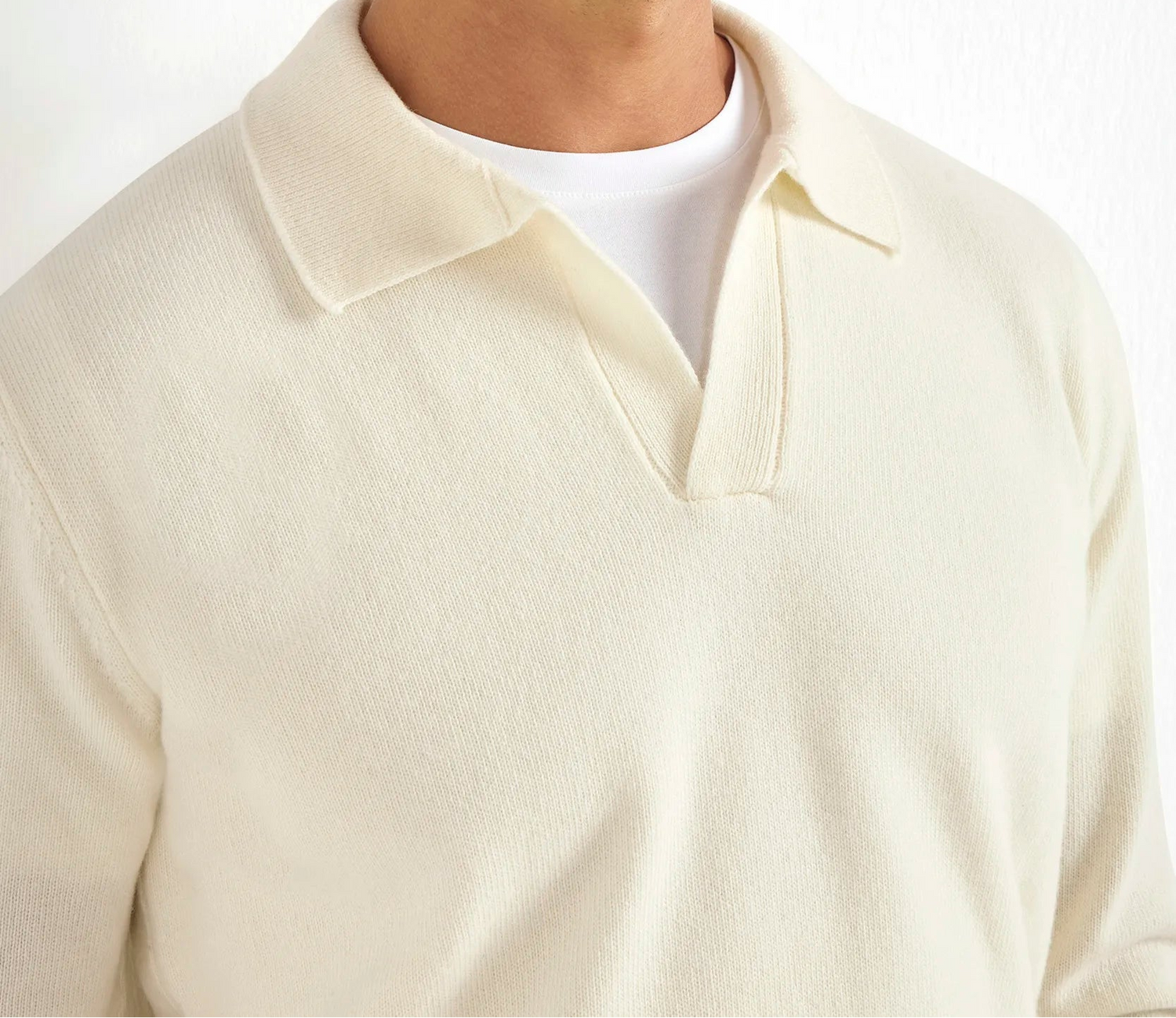 white wool polo, men's wool polo, italian wool polo, white knit polo, luxury men's polo, elegant men's polo, refined wool polo, tailored white polo, premium italian polo, sophisticated men's polo, timeless italian polo, upscale men's polo, classic white polo, italian craftsmanship polo, premium men's knit polo, refined italian wool polo
