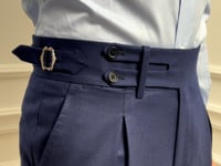 Flannel trousers,  blue trousers, sartorial trousers, italian style; pantalons en flanelle, pantalons bleu, pantalons sartoriaux, style italien , pantalons fabriqués en Italie, pantaloni in flanella, pantaloni blu, pantaloni sartoriali, stile italiano; pantaloni made in italy, winter trousers, chino trousers, pleated trousers, pantalon d'hiver, pantalon chino, pantalon à plis