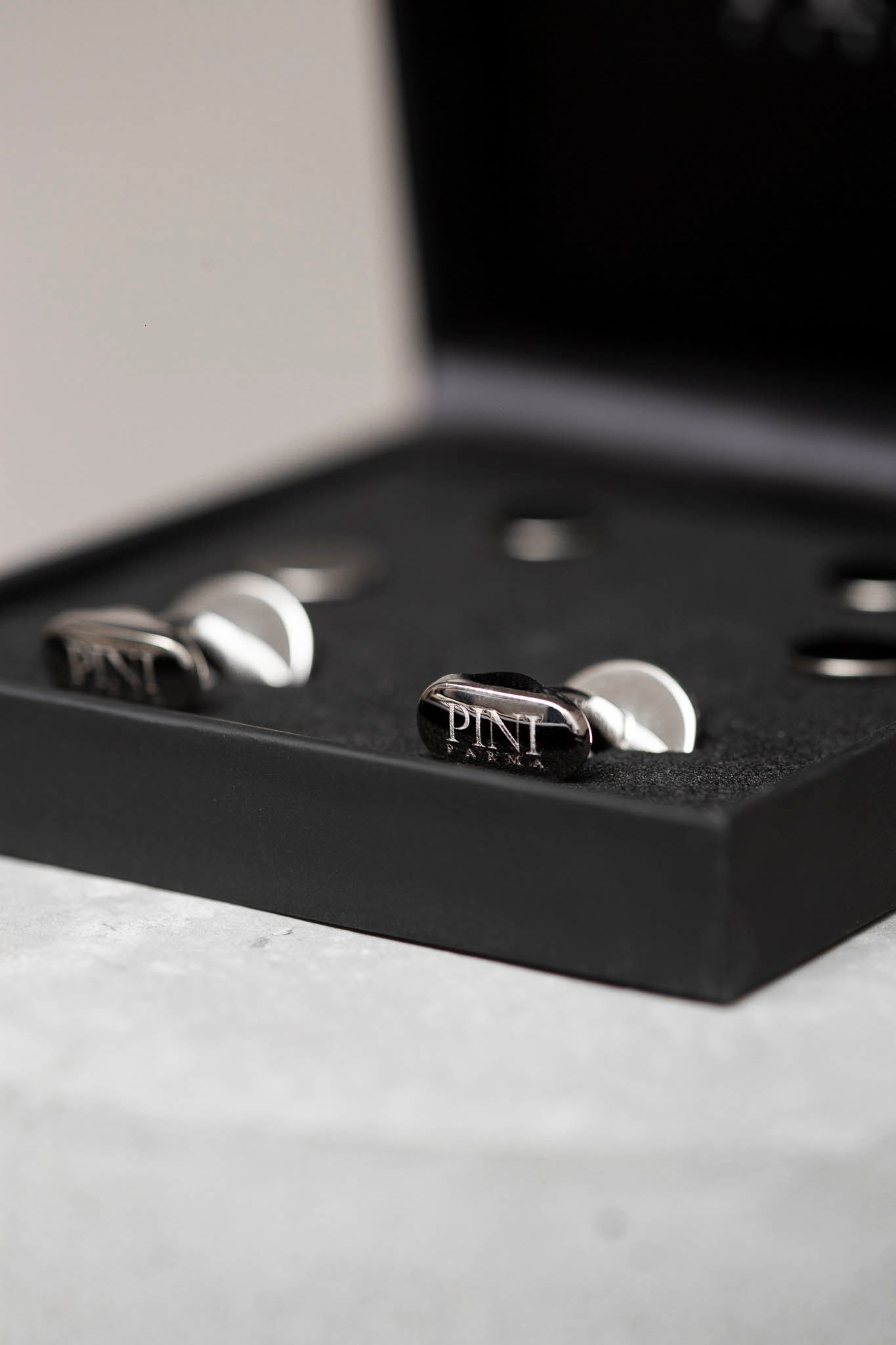 Ensemble de boutons de manchette et boutons de plastron noirs - Made in Italy