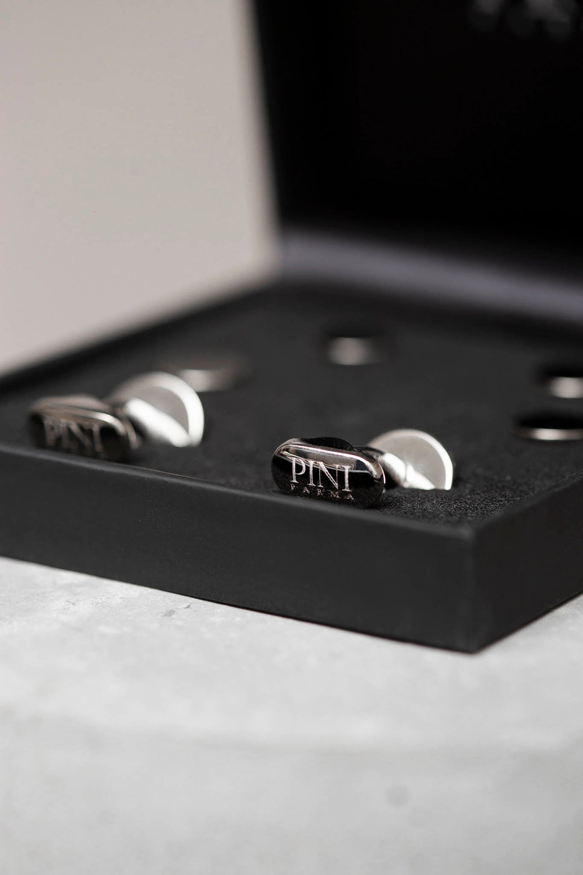 Ensemble de boutons de manchette et boutons de plastron noirs - Made in Italy