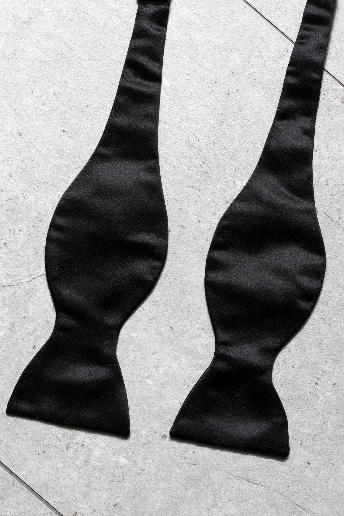 Nœud papillon noir à nouer en soie - Made in Italy