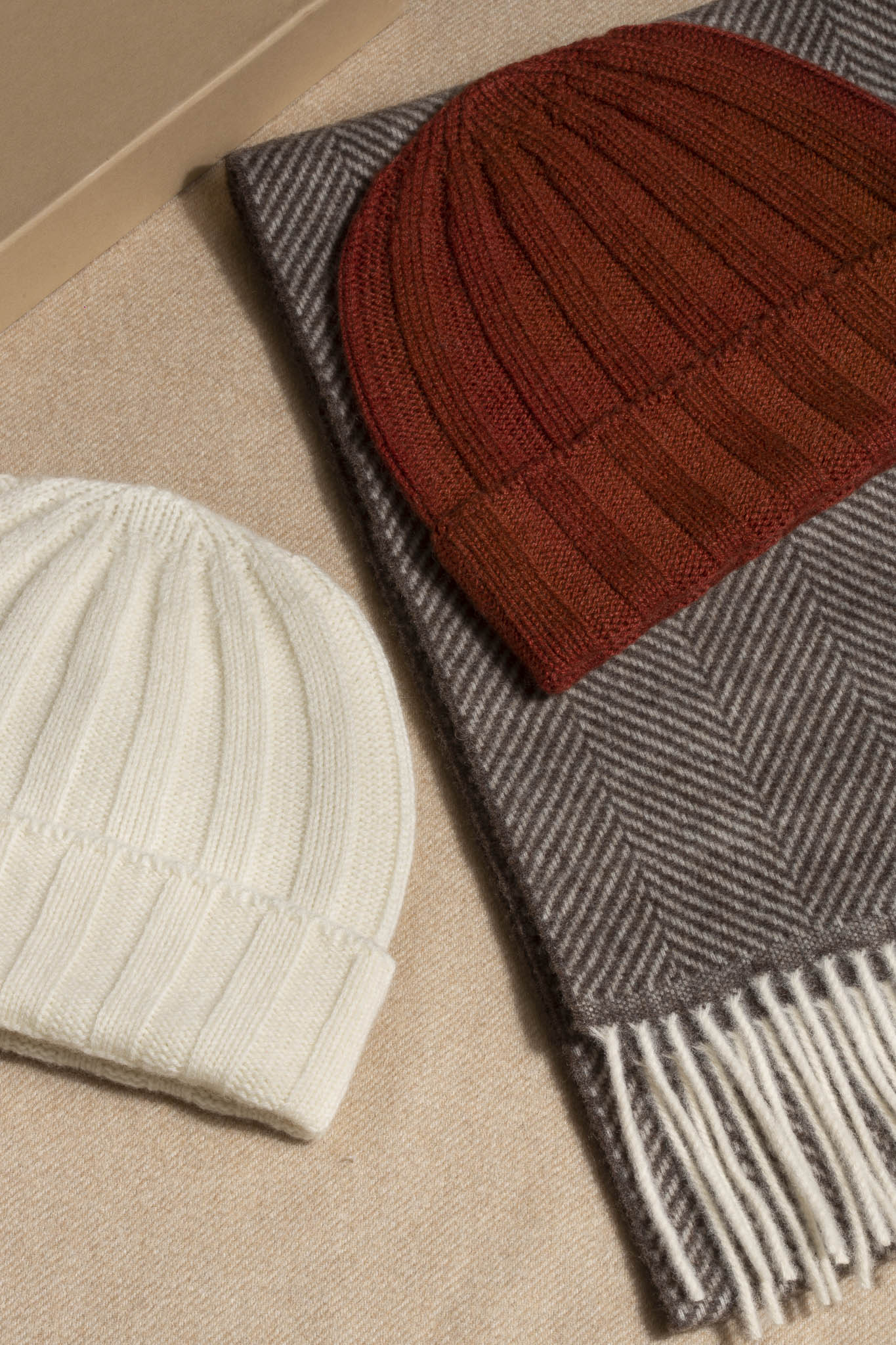 White Cashmere rib knit beanie - Made in Italy