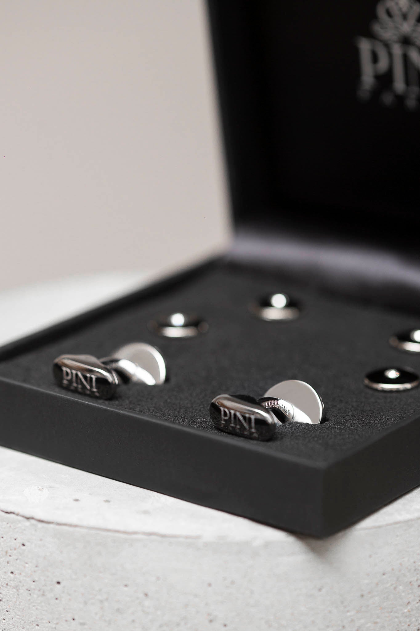 Ensemble de boutons de manchette et boutons de plastron noirs avec détail Swarovski - Made in Italy