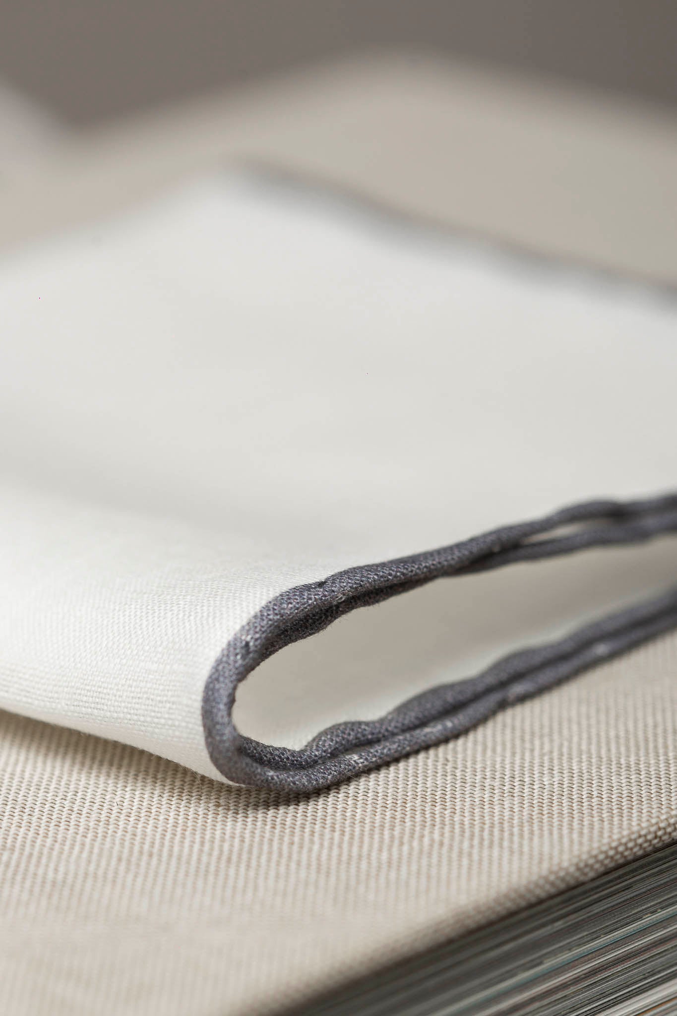 WHITE/GREY LINEN POCKET SQUARE - Made in Italy