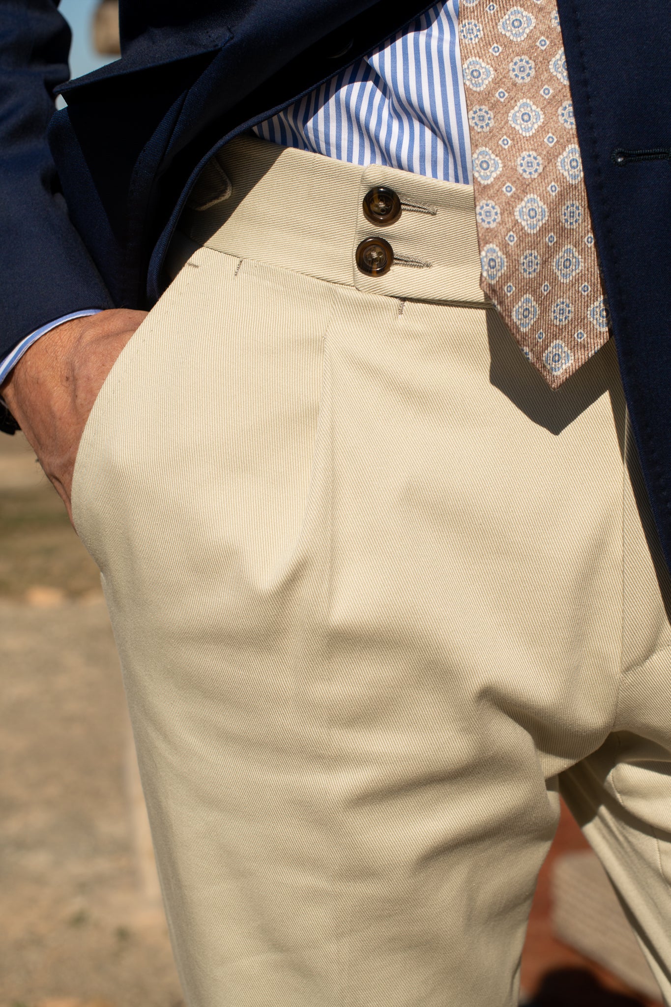 gurkha beige cotton trouser, pantalon coton beige gurkha, pantalon pinces, pantalon taille haute, beige ghurka trousers
