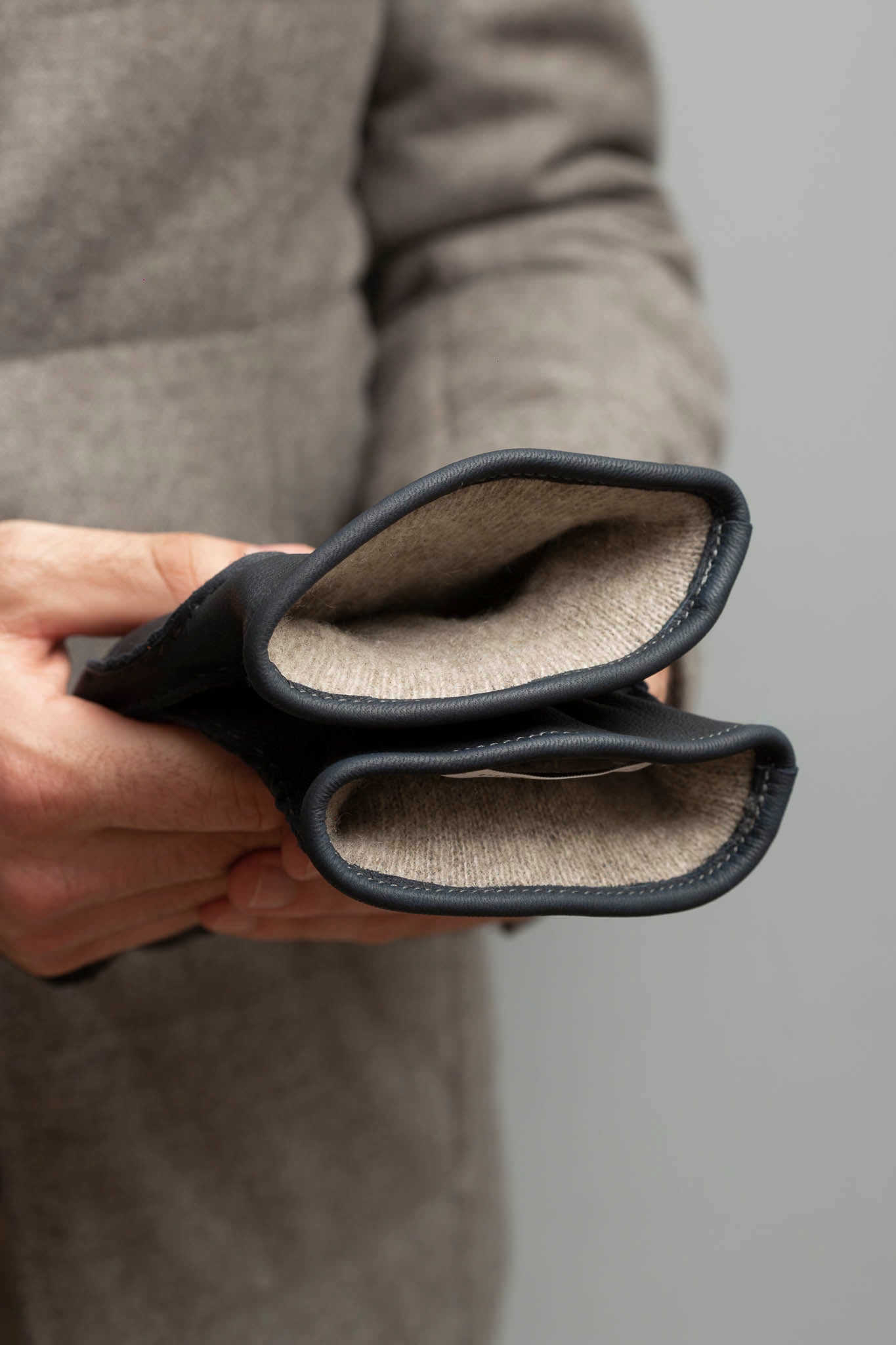 Gants bleu foncé en cuir de cerf doublés cachemire - Made in Italy