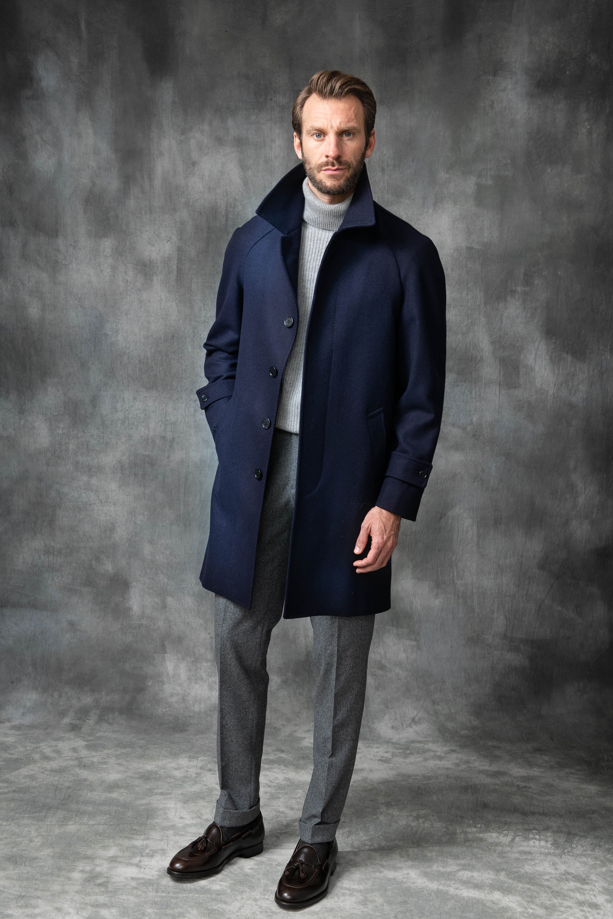 Manteau Raglan bleu en laine Loro Piana – Made in Italy