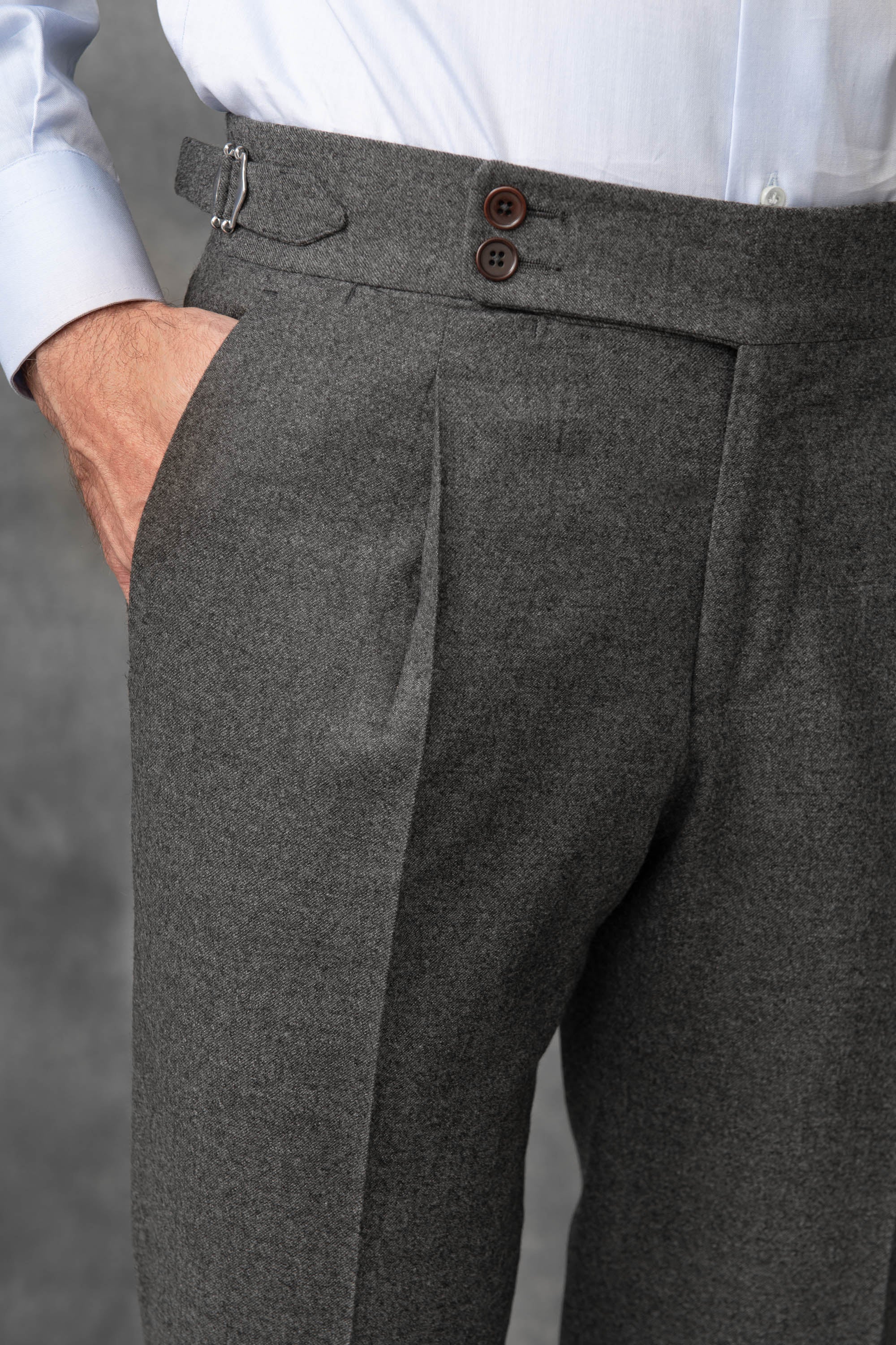 Dark grey flannel trouser, gurkha, gurkha trousers, flannel gurkha trousers, pantalon flanelle grise, pantalon gurkha flanelle