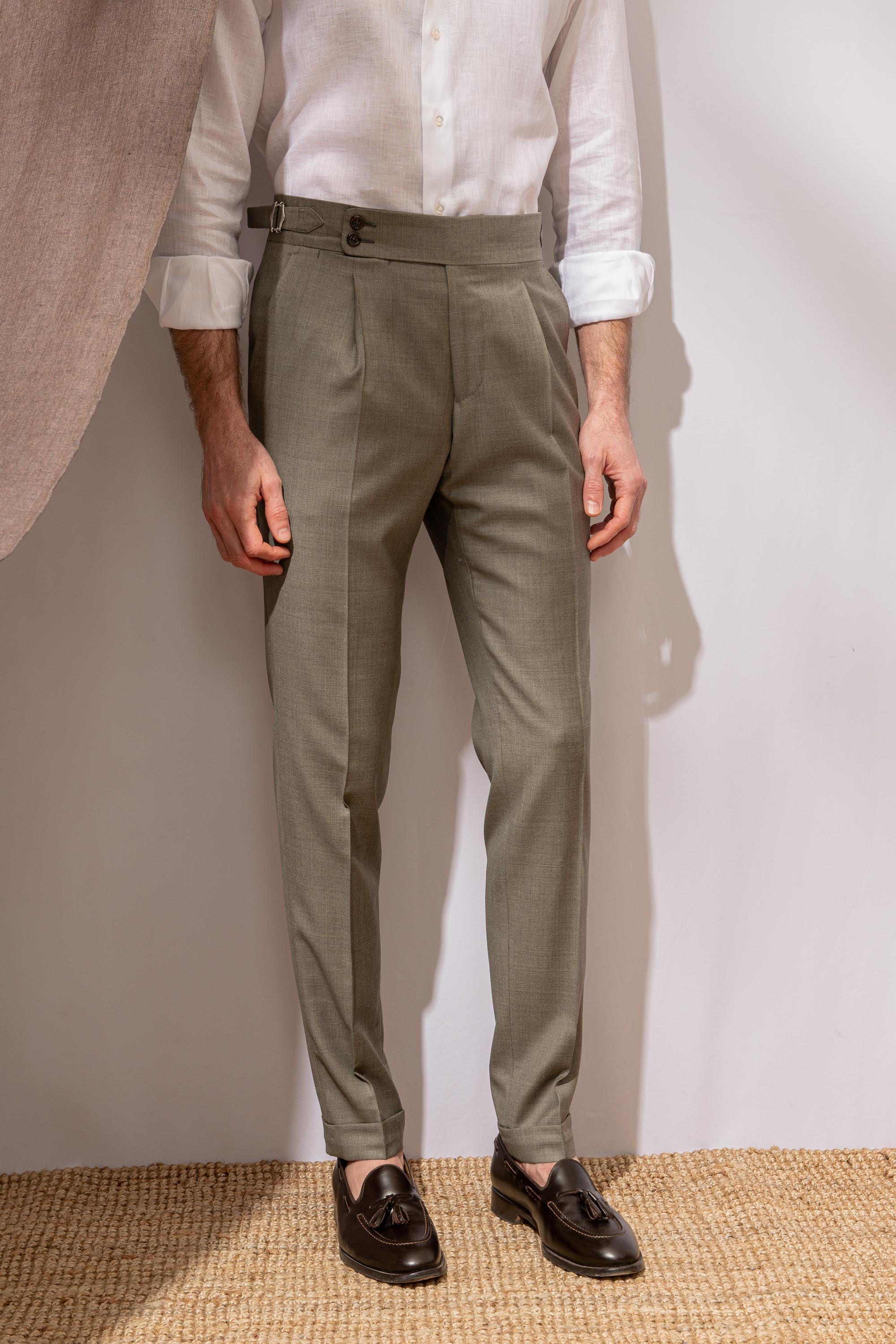 Men wool trousers, green trousers, summer wool trousers, men green trousers, high rise italian trousers, italian green  trousers, Pantaloni in lana da uomo, pantaloni verdi, pantaloni estivi in lana, pantaloni verdi da uomo, pantaloni italiani a vita alta, pantaloni verdi italiani, Pantalon en laine pour homme, pantalon vert, pantalon en laine d'été, pantalon vert pour homme, pantalon italien à taille haute, pantalon vert italien, 