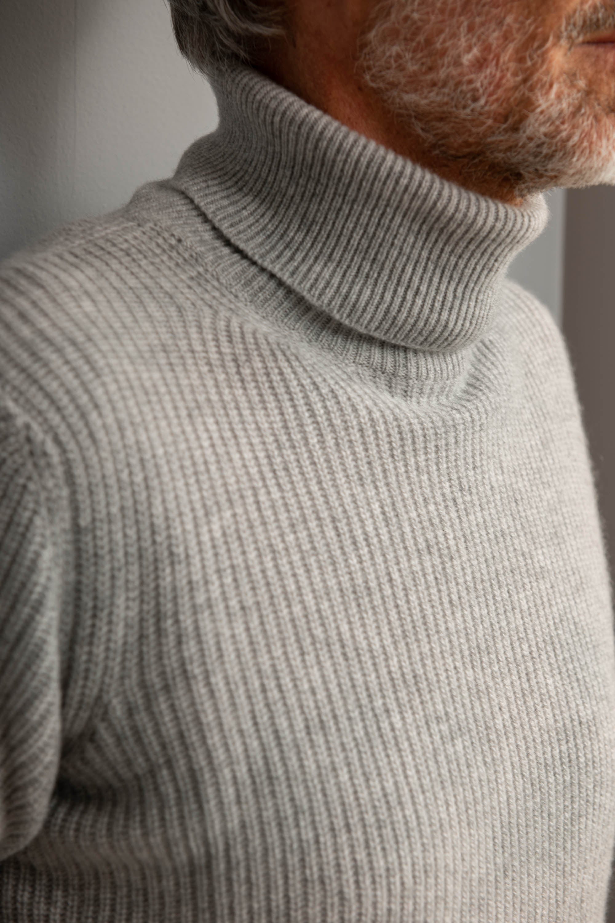 Grey ribbed turtleneck in cashmere – Made in italy