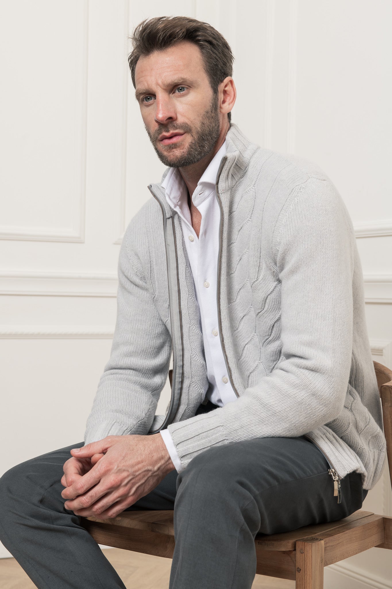 Cardigan bianco sporco con zip a trecce – Made in Italy