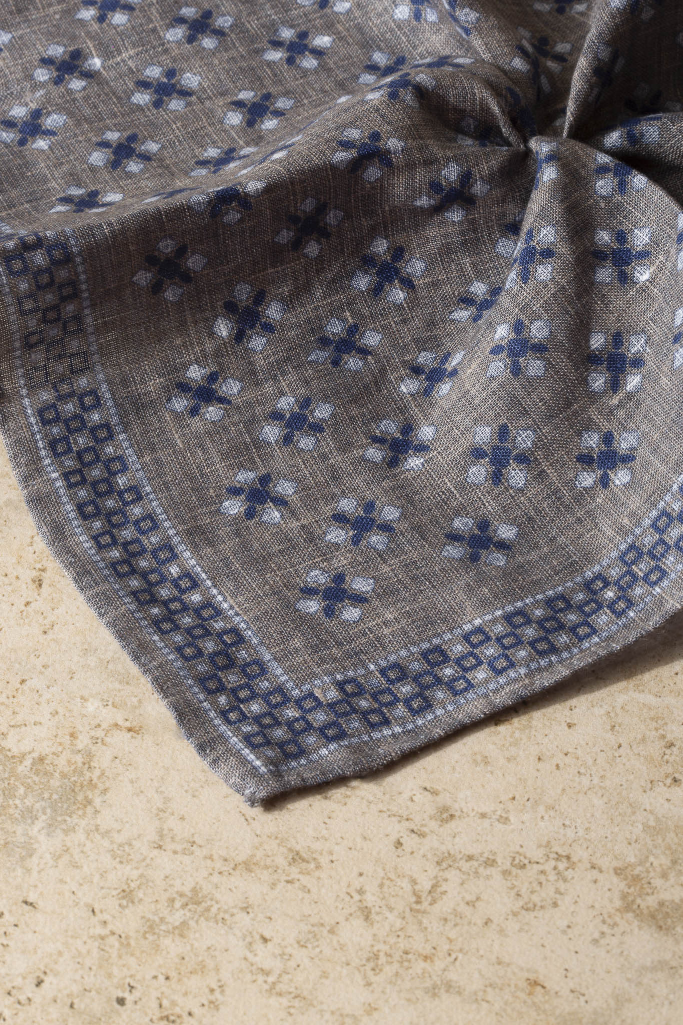 Taupe and blue linen reversible pocket square - Hand made in Italy