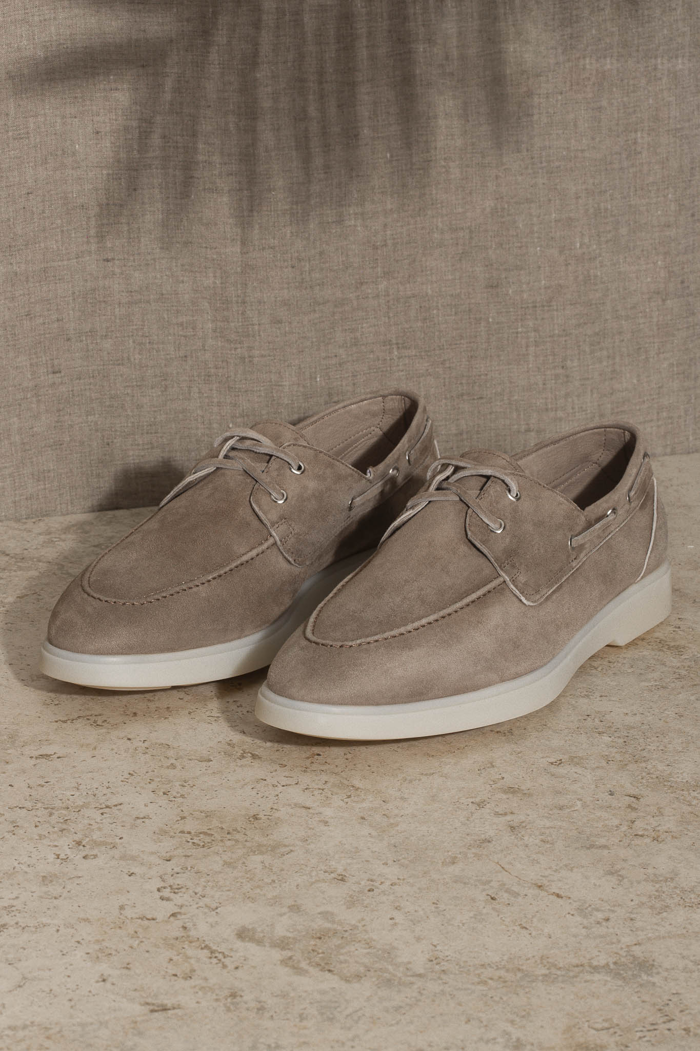 Boat shoes ,taupe  boat shoes, summer boat shoes taupe, chaussure taupe bateau été, chaussures bateau taupe hommes, men taupe boat shoes, scarpa da barca taupe estiva, scarpa da barca uomo taupe