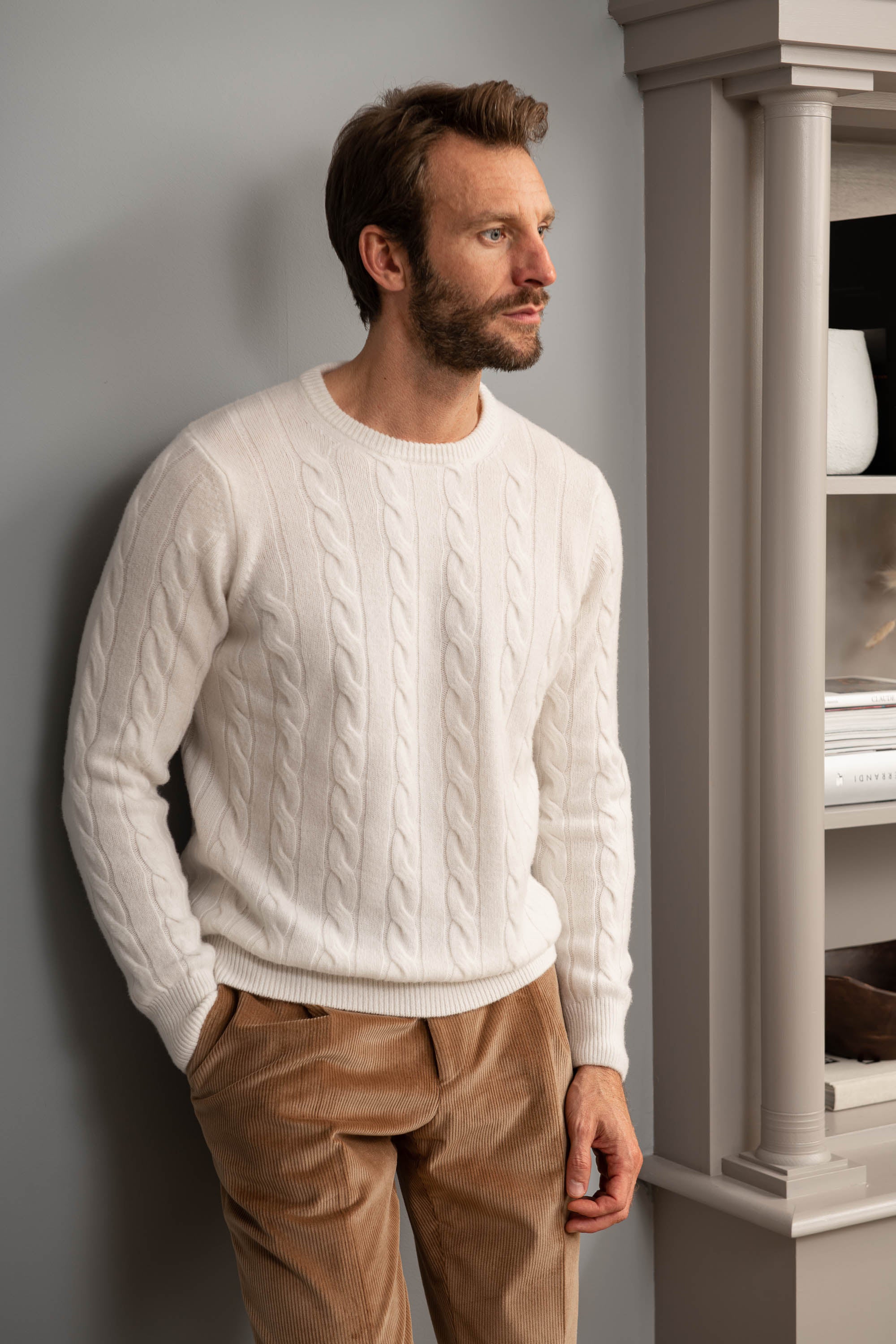  Cable sweater,white cable knitwear, wool and cash,mere knitwear, wool sweater, cashmere sweater, white cable knit sweater, Maglione a cavi, maglia a cavi bianca, lana e cash, maglieria semplice, maglione di lana, maglione di cashmere, maglione a cavi bianca, Pull en câble, maille en câble blanche, laine et cachemire, maille en câble, pull en laine, pull en cachemire, pull en câble blanche