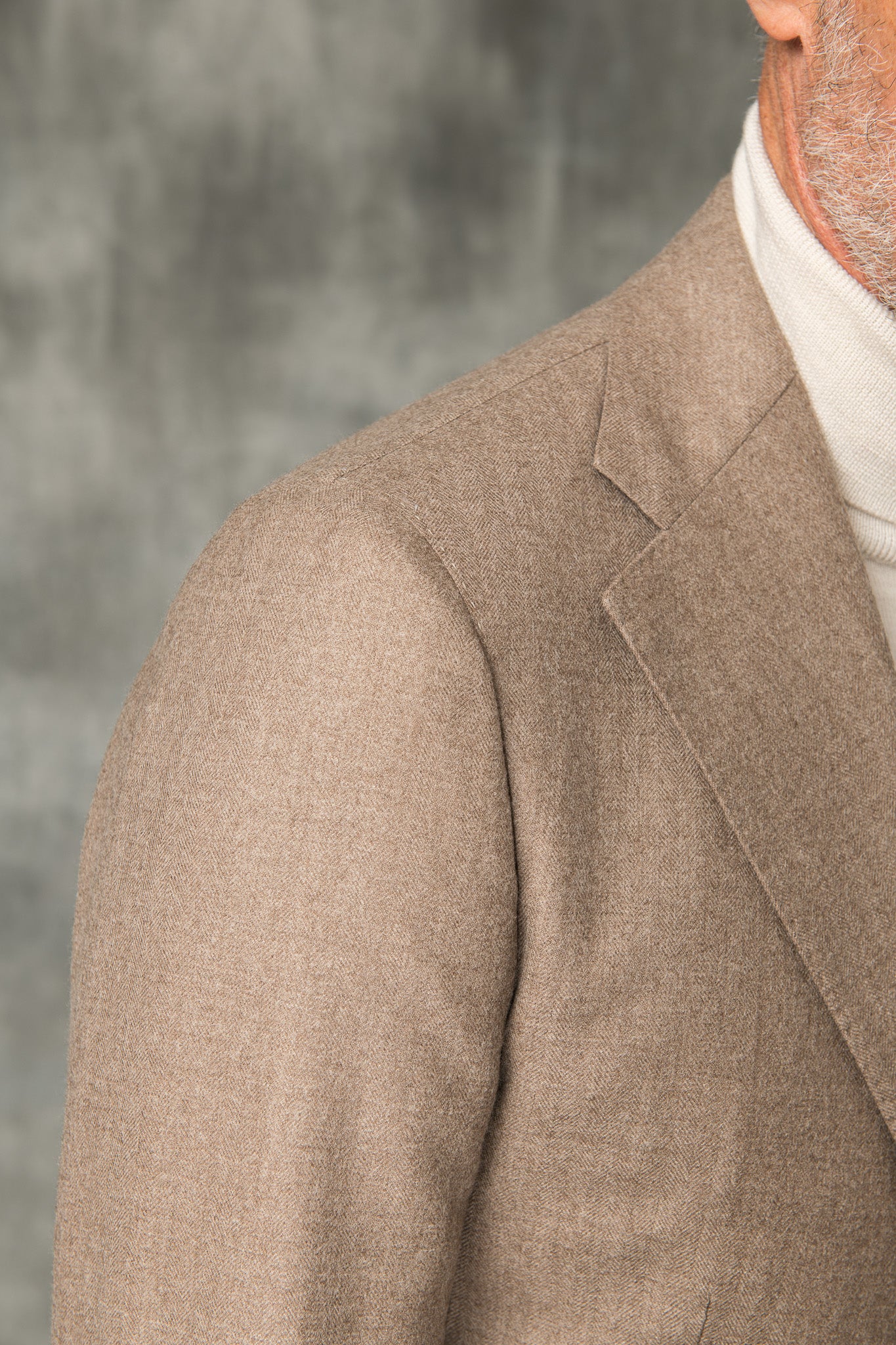 Taupe suit in LORO PIANA Pecora Nera® wool –  Made in Italy